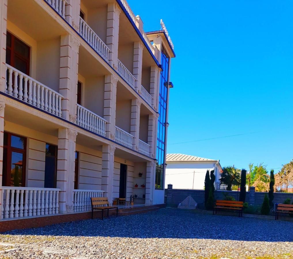 Отель Golden House Анаклиа Экстерьер фото